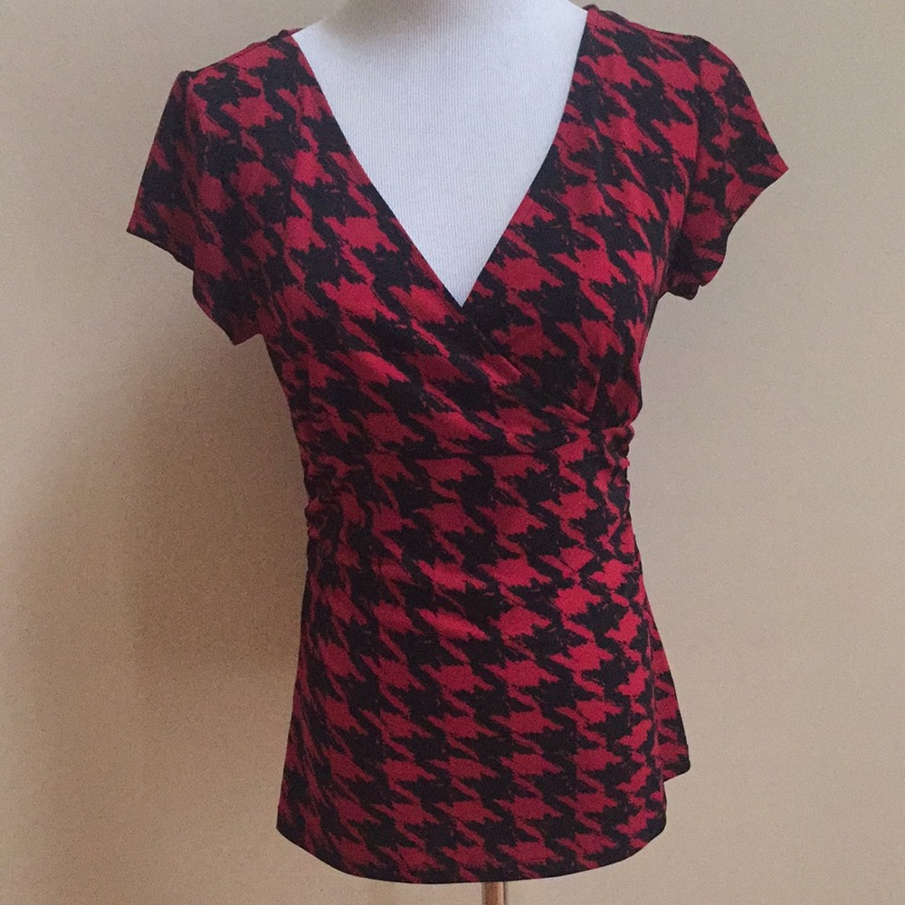 Apt. 9 Red and Black Houndstooth Wrap Top small